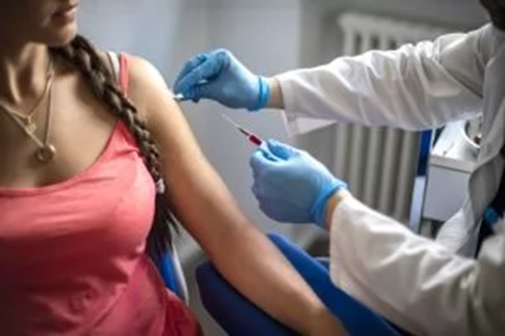 Szczepienia przeciw HPV także dla dorosłych. MZ rozszerza finansowanie od 1 października