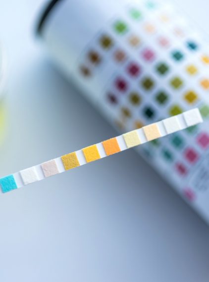 Czym różni się sterylny pojemnik na mocz od niesterylnego?