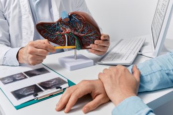 Wirusowe zapalenie wątroby (WZW). Objawy, drogi zakażenia i profilaktyka