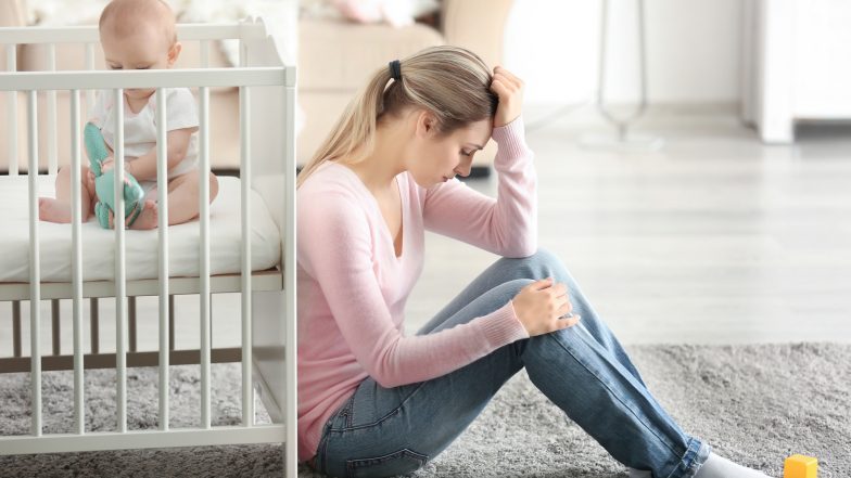 Kobieta z depresją poporodową Baby blues a depresja poporodowa. Czym się różnią?