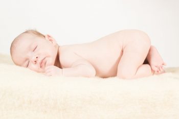 Jak pielęgnować strupek po kikucie na pępku noworodka?
