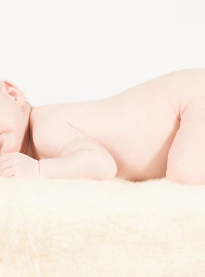 Jak pielęgnować strupek po kikucie na pępku noworodka?