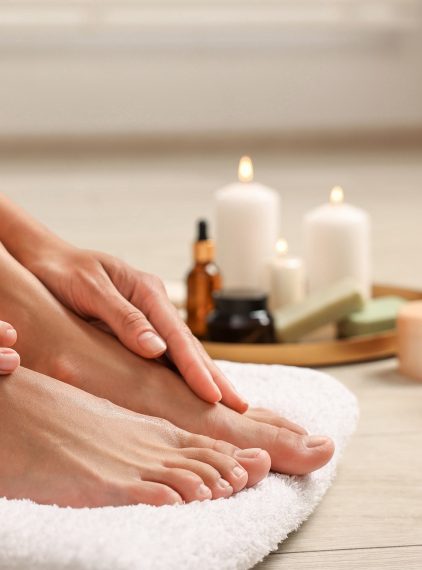 Jak zadbać o stopy, aby były piękne przez cały rok?