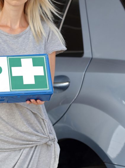 Jak skompletować apteczkę samochodową?