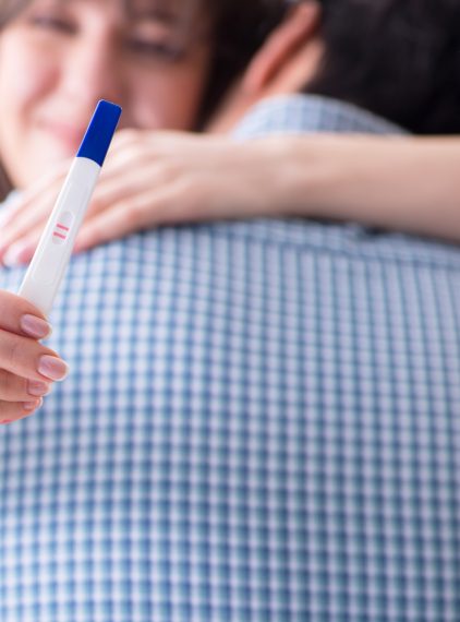 Test ciążowy. Jaki wybrać? Jak odczytać wynik?