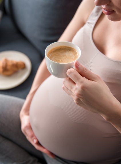 Czy można pić kawę w ciąży i w trakcie karmienia piersią?