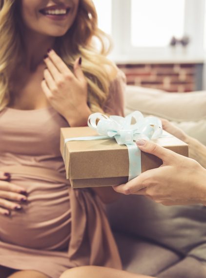 Praktyczny prezent na baby shower. Co kupić przyszłej mamie?