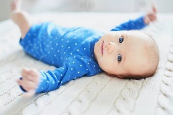 Co stosować na problemy z gazami i zaparciami u niemowlaka?