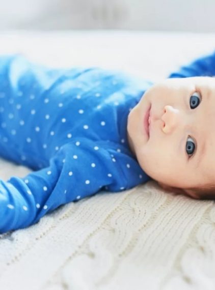 Co stosować na problemy z gazami i zaparciami u niemowlaka?