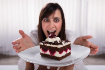 Kompulsywne jedzenie. Jak sobie z tym poradzić?