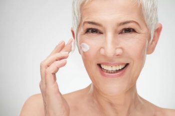 Jakie składniki kremu dla kobiety 60+?