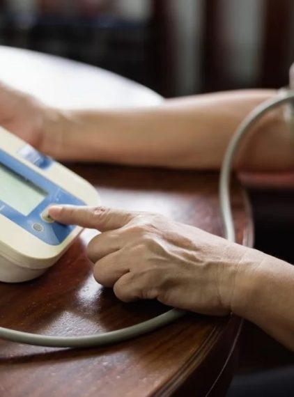 Jak badać ciśnienie krwi elektronicznym ciśnieniomierzem?
