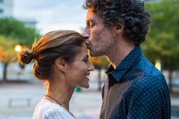 Co buduje intymność w związku? Oto kilka czynników!