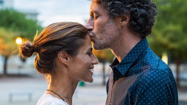 Co buduje intymność w związku? Oto kilka czynników!