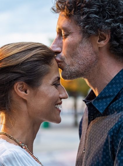 Co buduje intymność w związku? Oto kilka czynników!