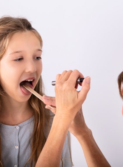 Angina bakteryjna i mononukleoza u dzieci. Jak je odróżnić?