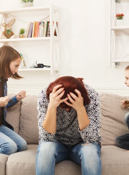 Domowe pole bitwy, czyli jak radzić sobie z konfliktami między rodzeństwem?