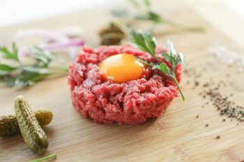 Czy można jeść tatar w ciąży?