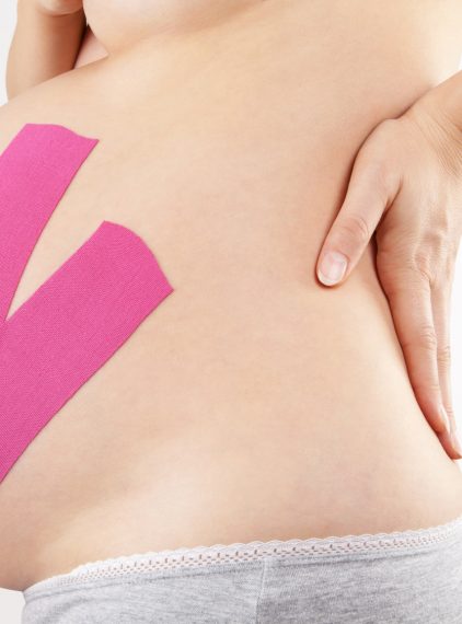 Kinesiotaping w ciąży – bezpieczna ulga w bólu