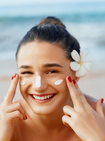 Jak dbać o skórę latem? Poznaj zasady letniej pielęgnacji!