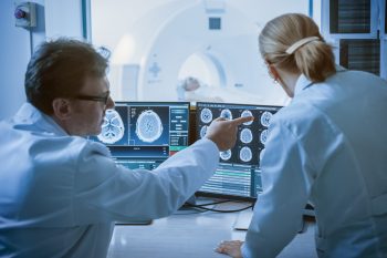 Rezonans z kontrastem czy bez? Czy środki kontrastujące są bezpieczne?