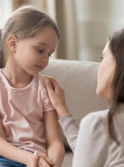 Jak przygotować córkę na pierwszą miesiączkę?