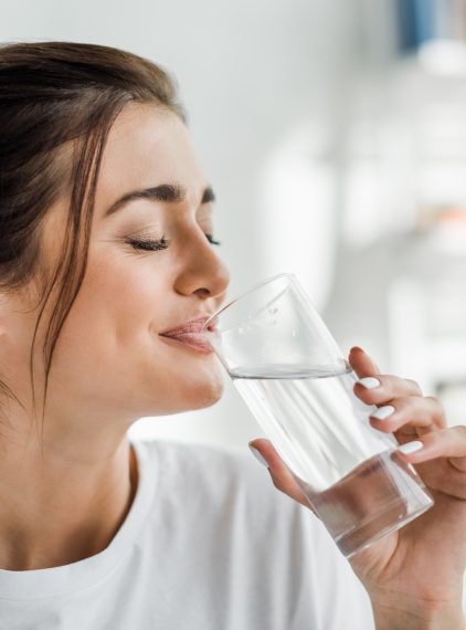 Niedobór wody w organizmie – jak się objawia?