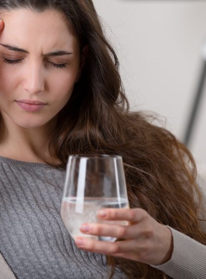 Niedobór wody w organizmie. Jakie są objawy?