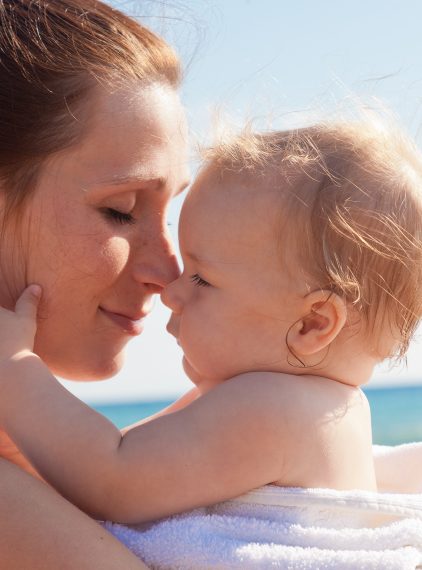 Co zabrać na letni wyjazd z niemowlakiem?