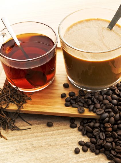 Teina w herbacie – co ma wspólnego z kofeiną?