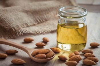 Olej ze słodkich migdałów – właściwości i zastosowanie