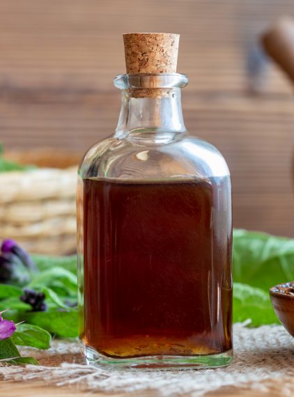 Żywokost lekarski – czy może nam zaszkodzić?