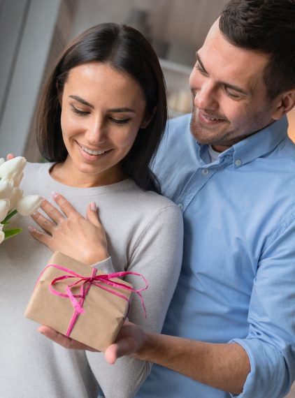 Prezent dla niej. Czym ją zaskoczyć?
