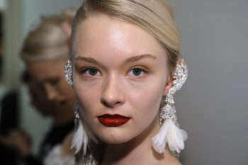 Makijaż na zimę 2024/25. Jakie są trendy?