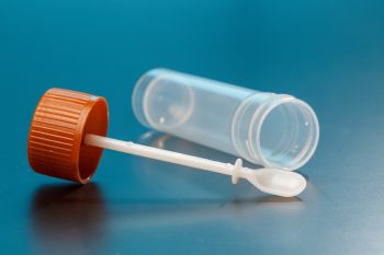 Krew w stolcu i krwiste wymioty – objawy krwawienia z przewodu pokarmowego