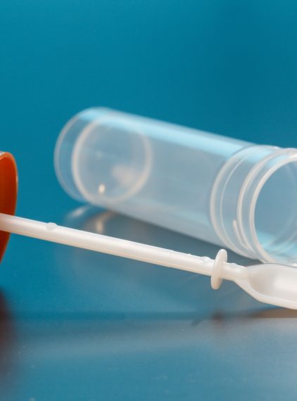 Krew w stolcu i krwiste wymioty – objawy krwawienia z przewodu pokarmowego