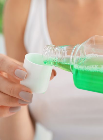 Płyny do płukania jamy ustnej – jakie są ich rodzaje?