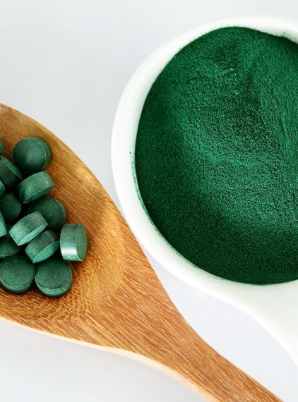Spirulina – co daje, na co działa i w czym pomaga? Sprawdź, dlaczego warto jeść algi