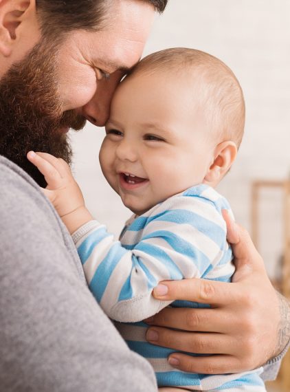 Urlop tacierzyński – ile trwa i komu przysługuje?