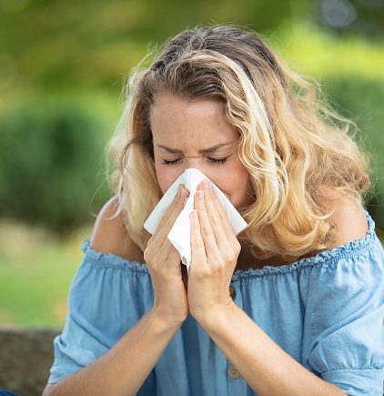Alergiczny nieżyt nosa. Jak go leczyć?