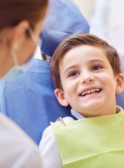 Dlaczego warto lakować zęby?