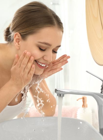 Mycie twarzy – czego używać? Jakie techniki stosować?