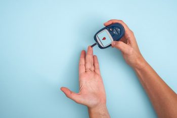 Jak prawidłowo wykonać pomiar cukru we krwi?