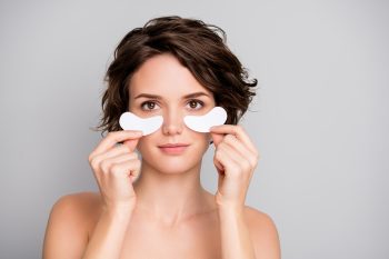 Cienie pod oczami. Jak je zmniejszyć?