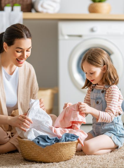 Jak prać i bezpiecznie dezynfekować ubrania alergików i małych dzieci?