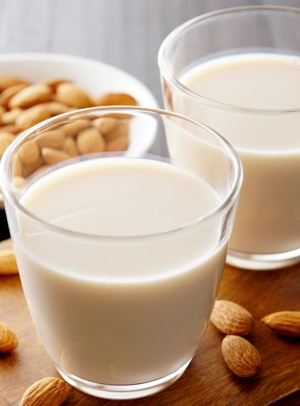 Mleko roślinne. Zdrowsza alternatywa dla mleka zwierzęcego?