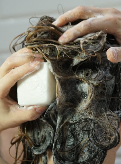 Szampony w kostce – dlaczego warto je stosować?