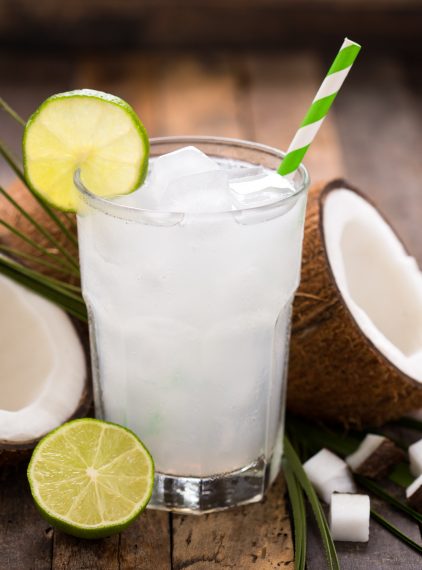 Woda kokosowa – naturalny izotonik