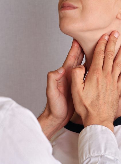 Tarczyca. Które witaminy i minerały będą wspomagały jej pracę?  