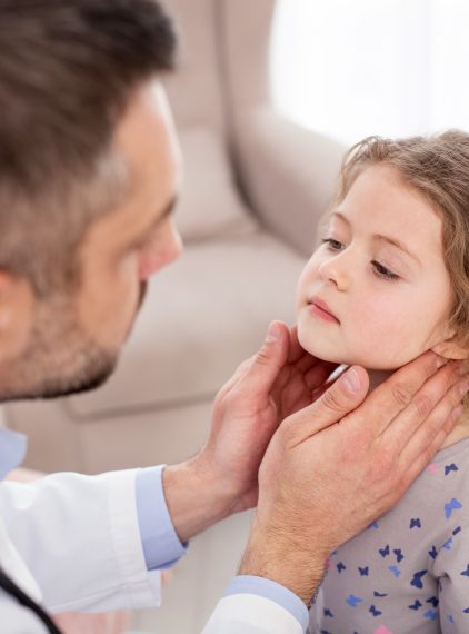 Nadczynność tarczycy u dzieci. Jakie objawy o niej świadczą?